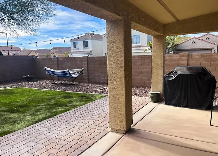 Family Home: Game + Yard Near Spring Training Holiday home *