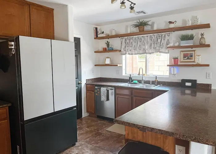 Family Home: Game + Yard Near Spring Training Holiday home