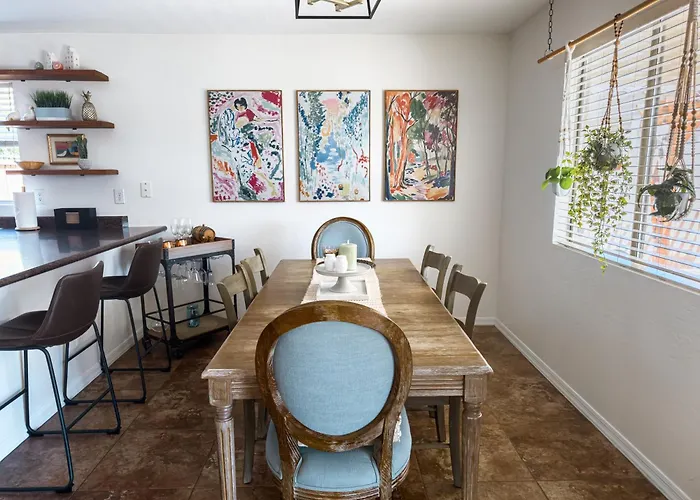 Family Home: Game + Yard Near Spring Training Holiday home *