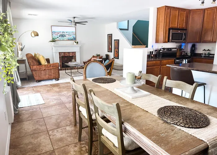 Family Home: Game + Yard Near Spring Training * Sun City